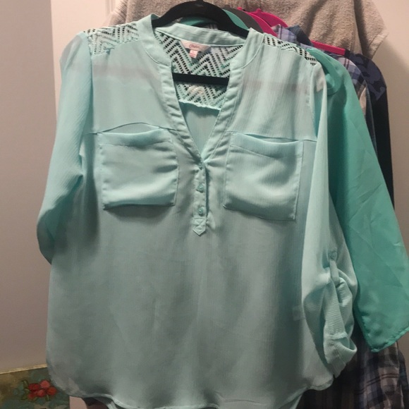 Light green blouse w lace - Picture 1 of 4